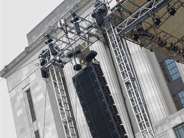  - 04-stage-right-hang