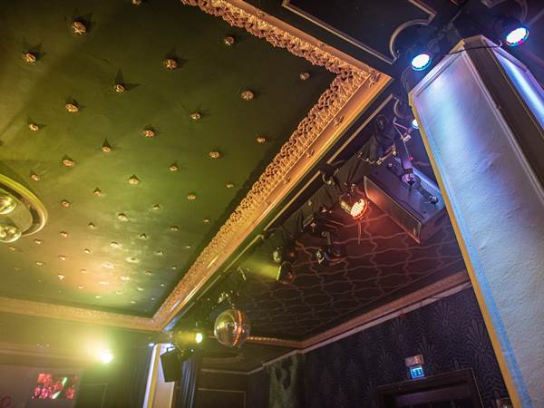 Blauer Salon Dresden - Blauer-Salon-Club-2-1