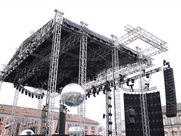 Gigi D'Alessio in Naples - B19L9061-copia