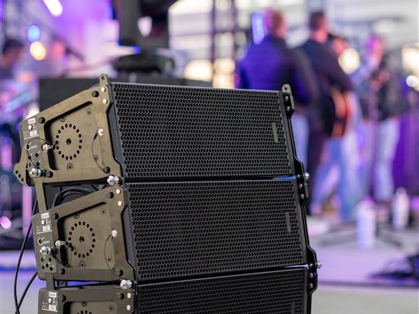  - dBTechnologies-ViOs-on-a-cart