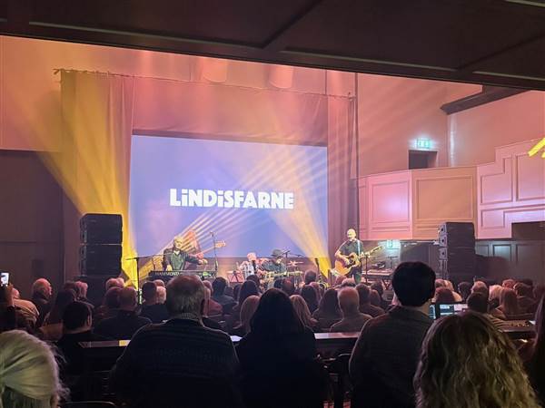  - 05-ViO-L1608-e-S218-LiNDiSFARNE-Show