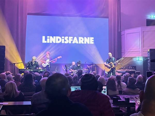  - 06-ViO-L1608-e-S218-LiNDiSFARNE-Show