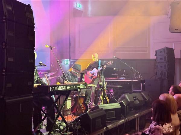  - 07-ViO-L1608-e-S218-LiNDiSFARNE-Show